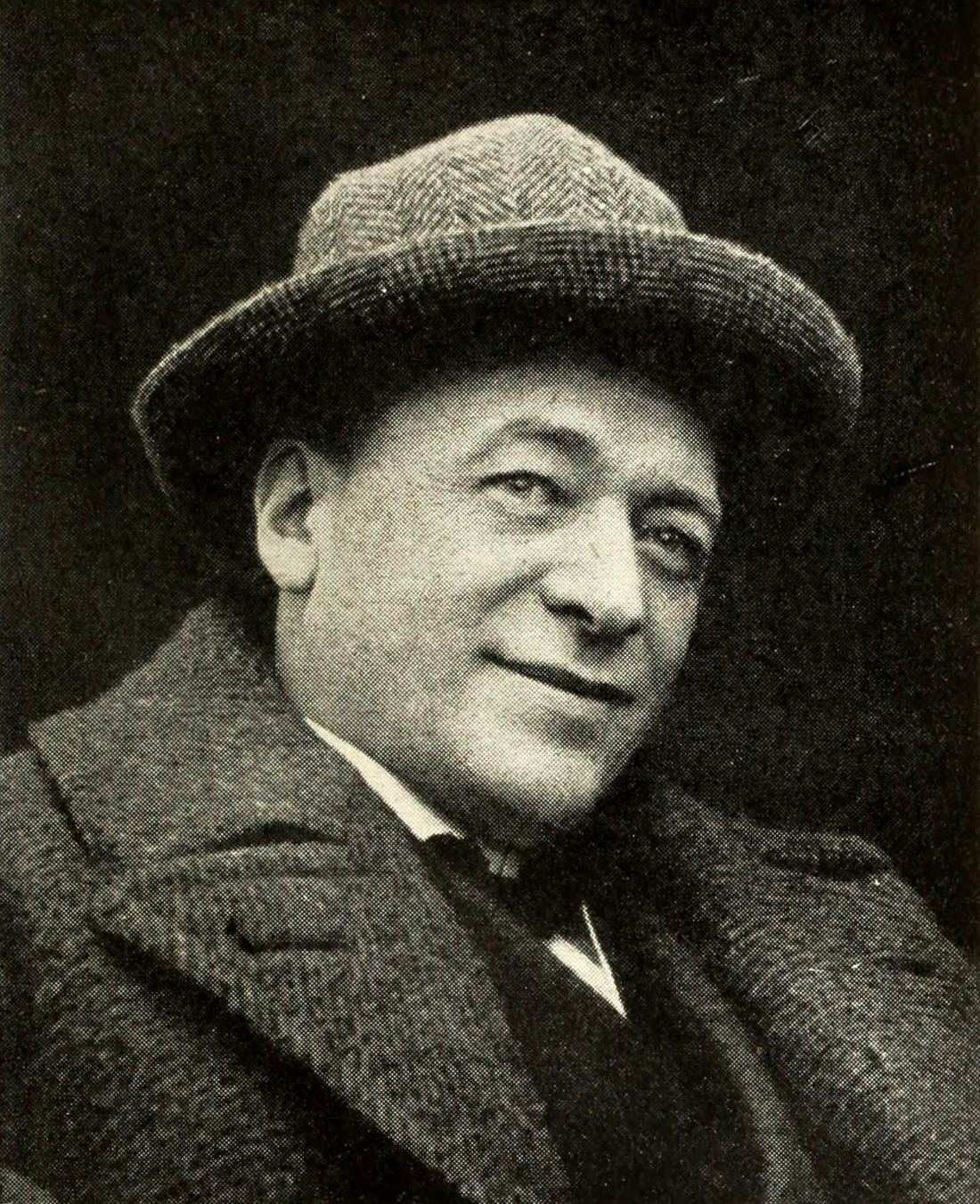 Portrait photograph of Émile Cohl wearing a hat