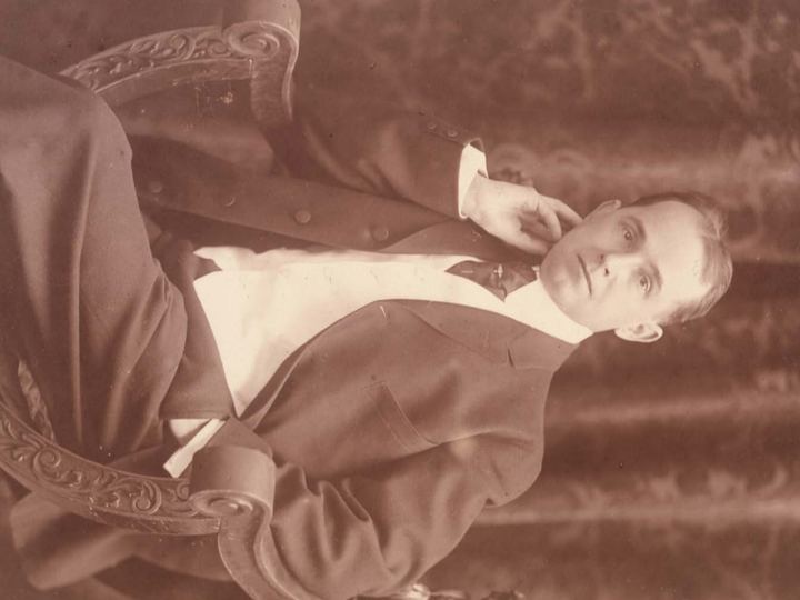Portrait photograph of cartoonist Winsor McCay in 1906
